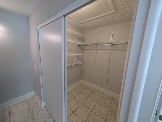 Building Photo - 7807 Amberlea Ct