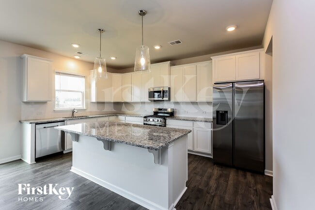 Building Photo - 569 Hillpark Ln