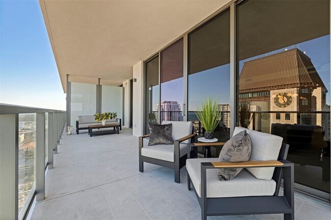 Building Photo - 275 1st Ave S