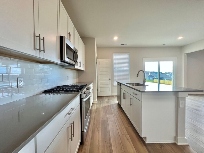 Building Photo - 5 Bed, 3.5 Bath Home w/ 2 Car Garage in Harvest Point