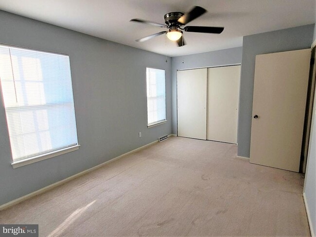Building Photo - 31 Lamplighter Ln