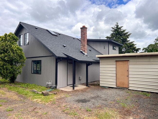 Building Photo - 3BD/2BA LARGE HOME IN LEBANON
