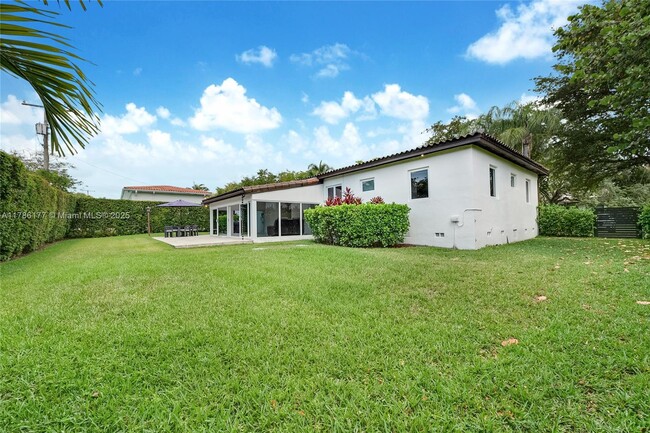 Building Photo - 1524 Zoreta Ave