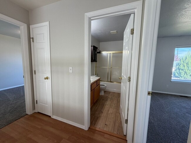 Building Photo - Great 4 bed 2 bath home with RV parking in...