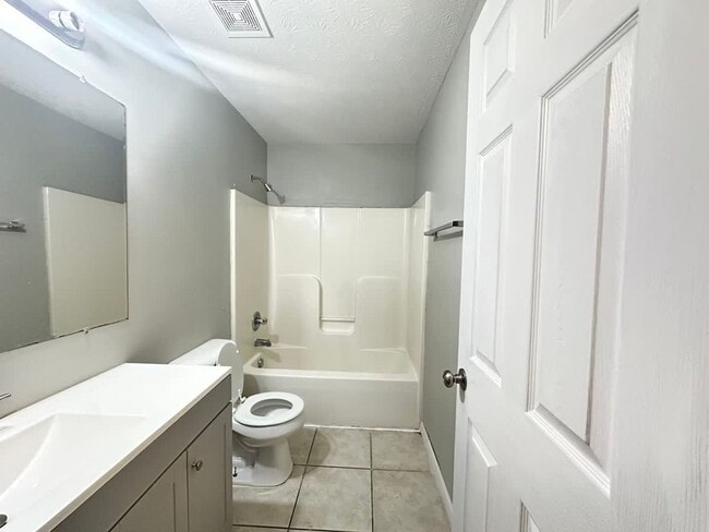 Building Photo - 114 Tanbark Dr