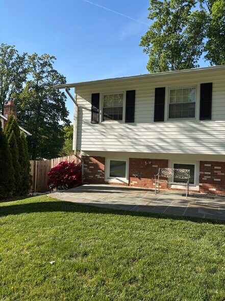 Building Photo - 14407 Oakvale St
