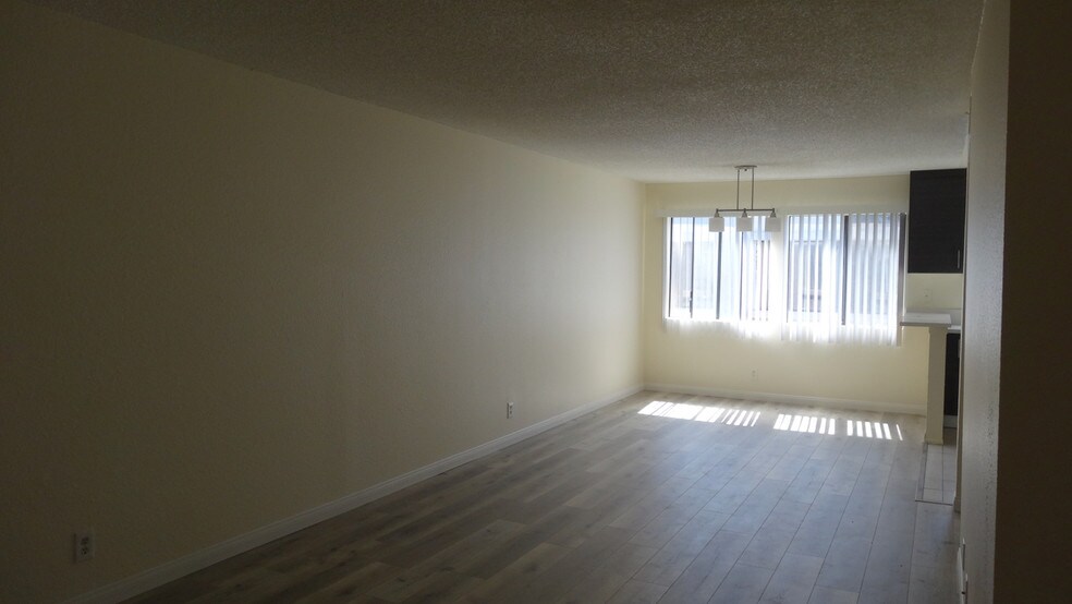 Building Photo - 518 Oak St