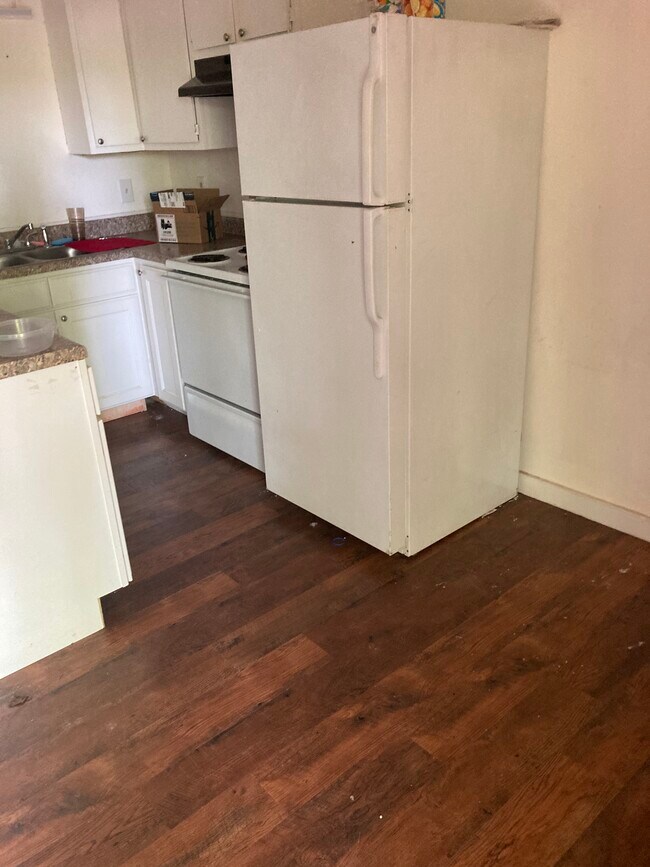 Building Photo - 963 Redwood Dr