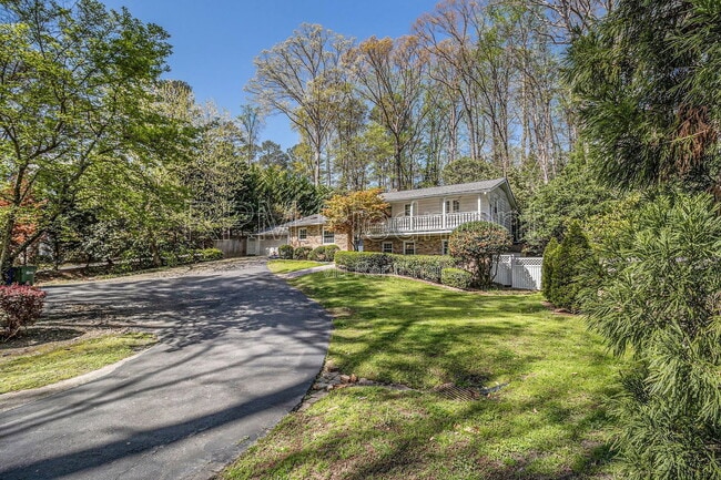 Building Photo - 2570 Northside Dr NW