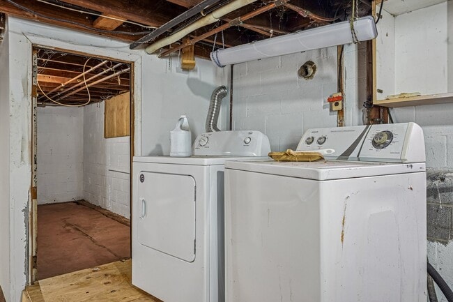 Building Photo - 68 Valley Rd