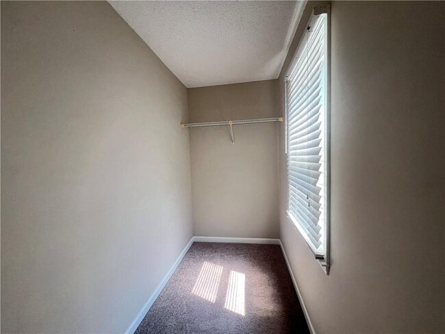 Building Photo - 1145 Country Club Pl