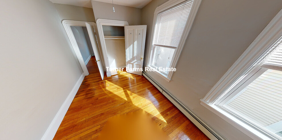 Building Photo - 548 Green St
