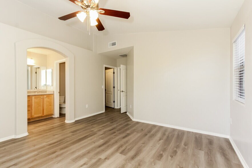 Building Photo - 6898 W Quailwood Way