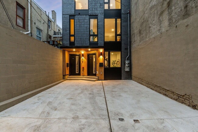 Building Photo - 609 S Orianna St