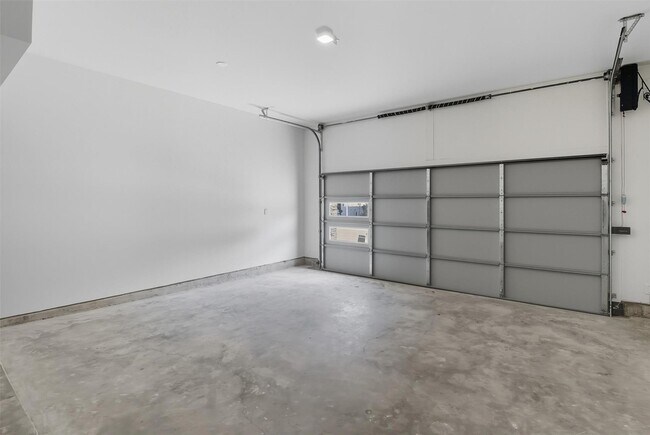 Building Photo - 2929 El Fenice Ln
