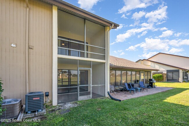 Building Photo - 2230 Golf Isle Dr