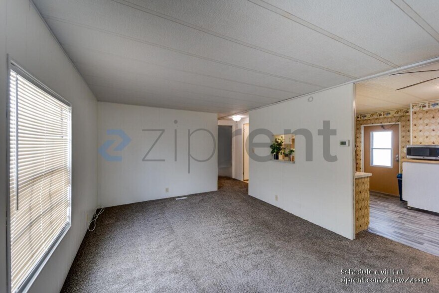Building Photo - 10928 Poplar St NE