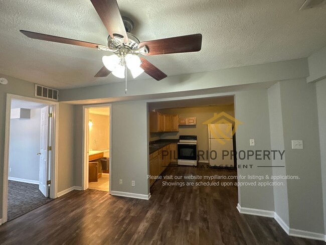 Building Photo - 1 Bedroom / 1 Bath First-Floor Apartment –...