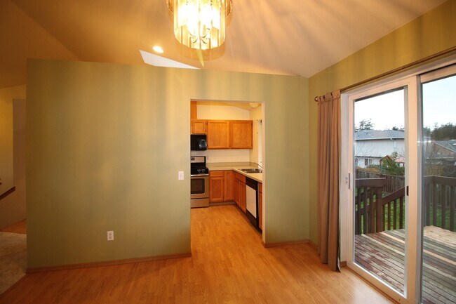 Building Photo - 3 Bed 2.5 Bath - Shannon Forest - Hillcrest - Pet Friendly - NAS Whidbey