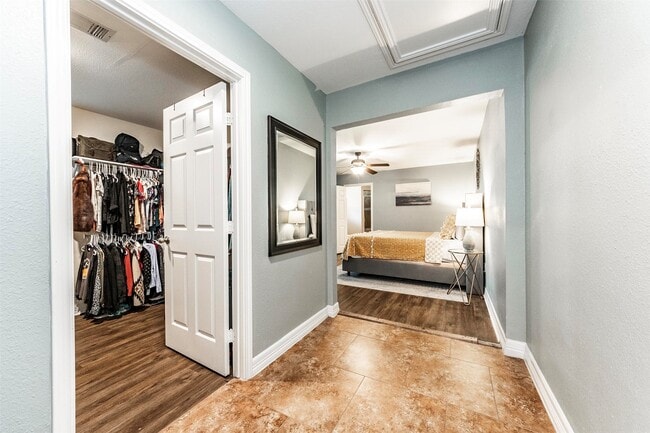 Building Photo - 11 10th Ave N