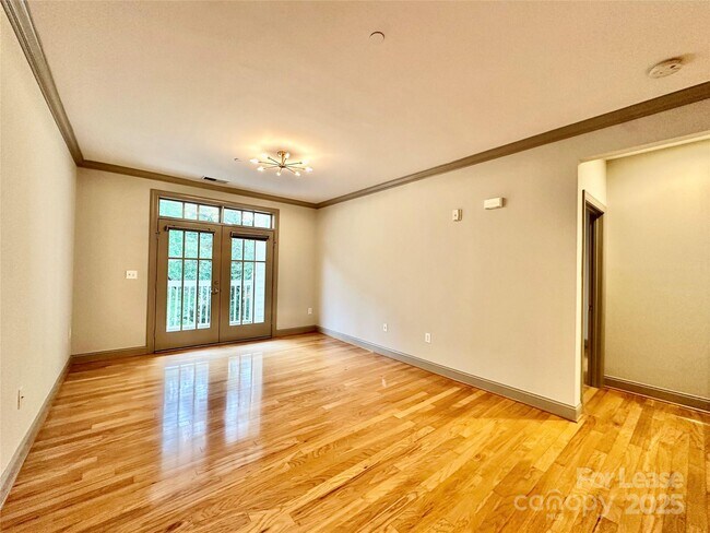 Building Photo - 518 Clarice Ave