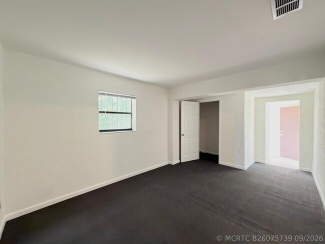 Building Photo - 706 23rd St