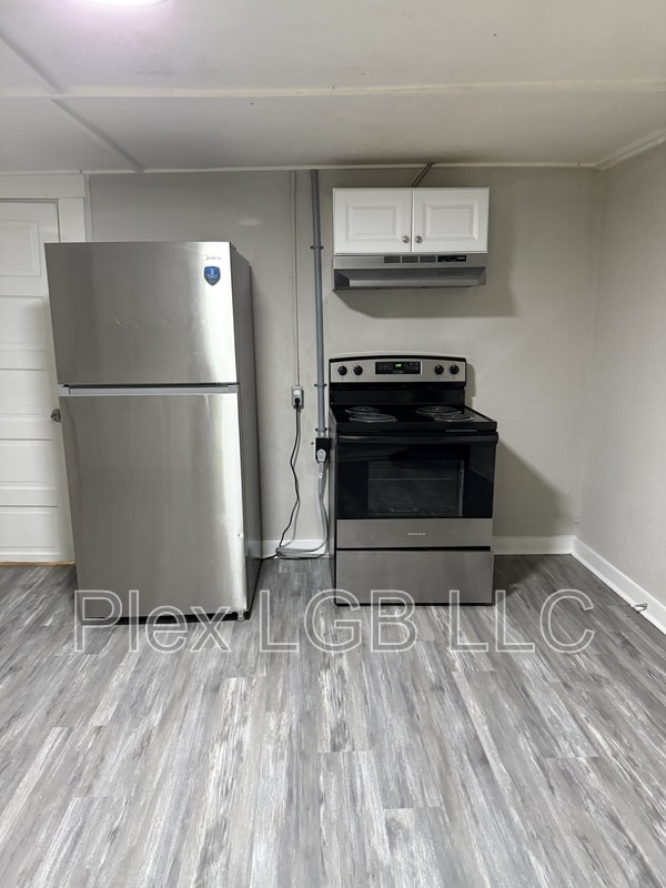 Building Photo - 622 Smoot St