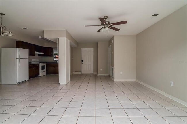 Building Photo - 6129 Hialeah St