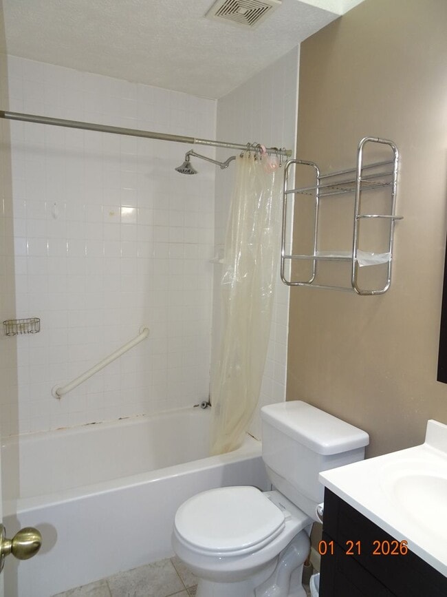 Building Photo - 4 bedrooms 2.5 bathrooms Single Family Home for Rent