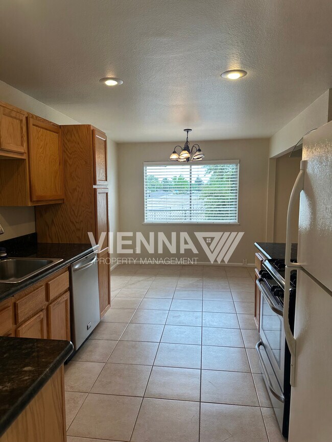 Building Photo - 5280 5th St