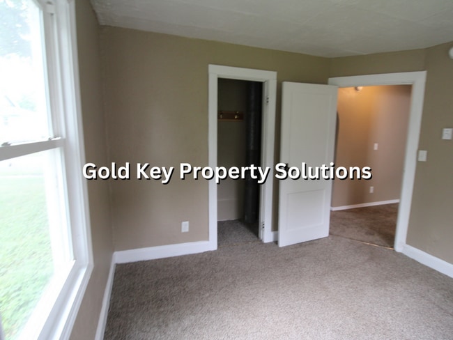 Building Photo - All Electric 3 BR 1 BA House with Garage, ...