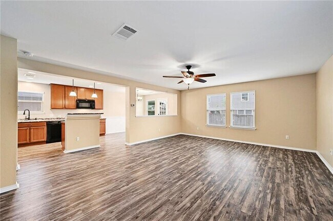 Building Photo - 171 Violet