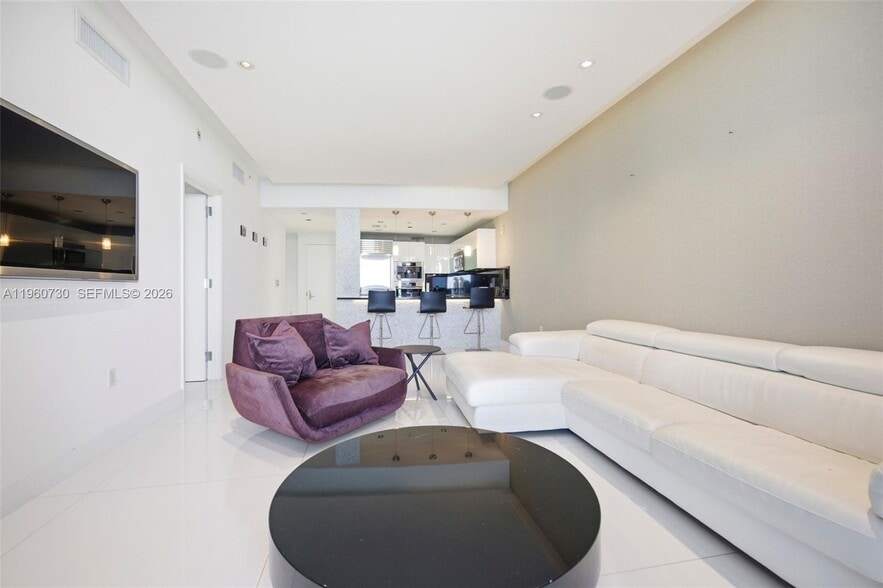 Building Photo - 17121 Collins Ave