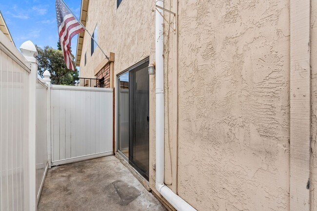 Building Photo - 6908 Camphor Ln