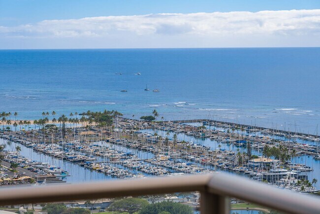 Building Photo - Sky Ala Moana (West) #3305 - Fully Furnished 1 BR/1 BA/1 Parking