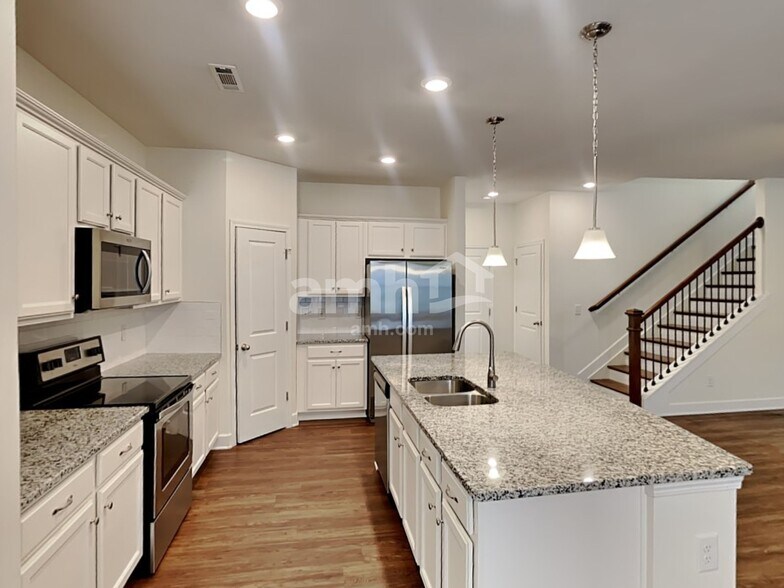 Building Photo - 4996 Chutney Dr