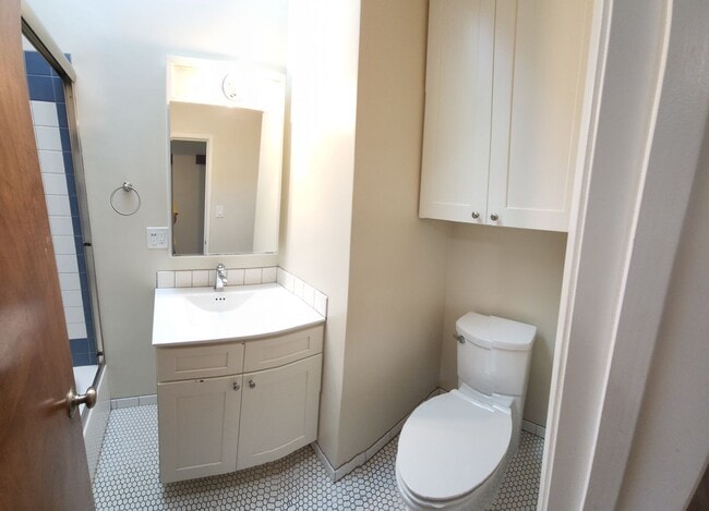 Building Photo - Large 5 Bedroom Home close to Poly Campus!!