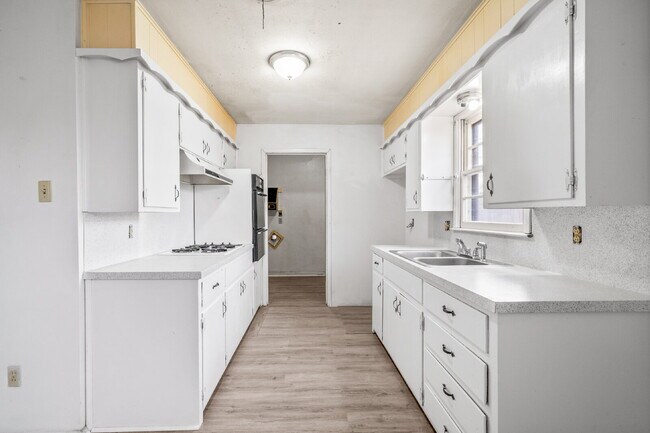 Building Photo - Cozy Home w/ Large Backyard, Minutes from TTU