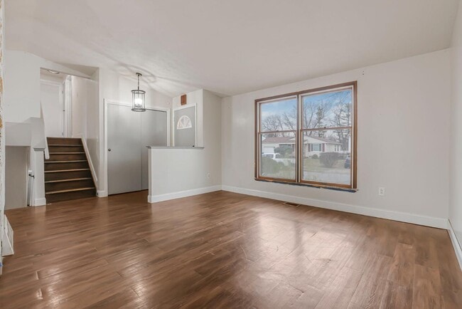 Building Photo - 2543 Stonington Ave