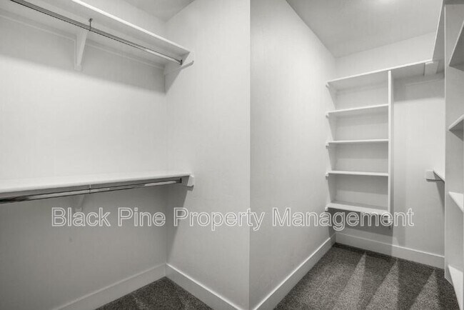 Building Photo - 2167 Klemmer Ave N