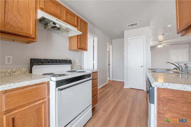 Building Photo - 5808 Greengate Dr