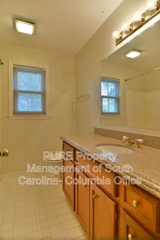 Building Photo - 517 Sparkleberry Ln