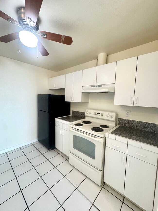 Building Photo - 2589 Hayes Dr