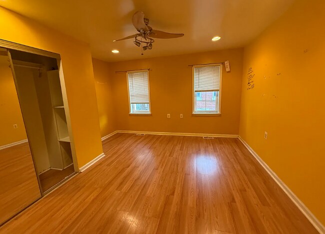 Building Photo - 2433 Manton St