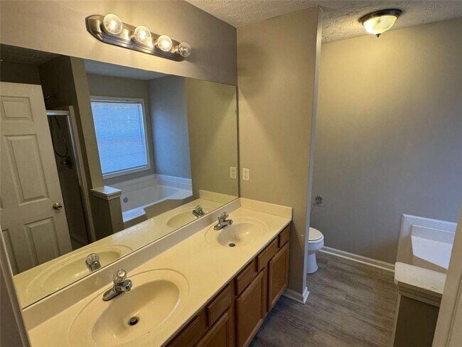 Building Photo - 2430 Cordillo Dr