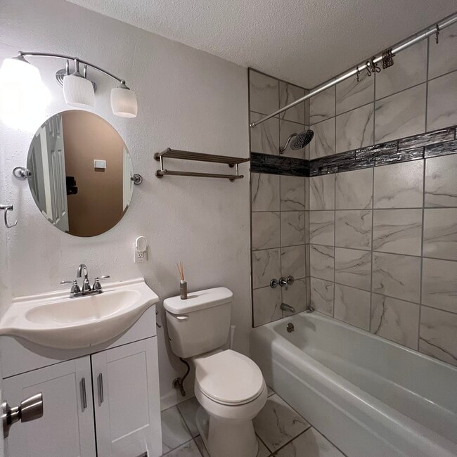 Building Photo - 106 Whispering Pines Loop