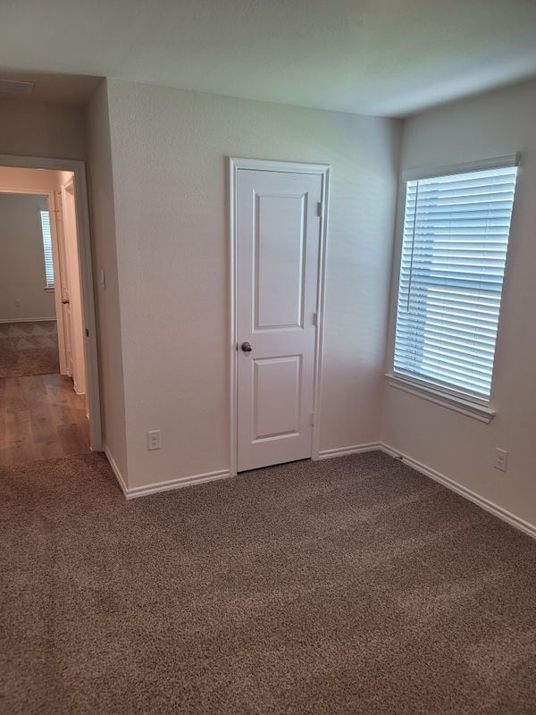 Building Photo - 1216 Riverbrook Ln