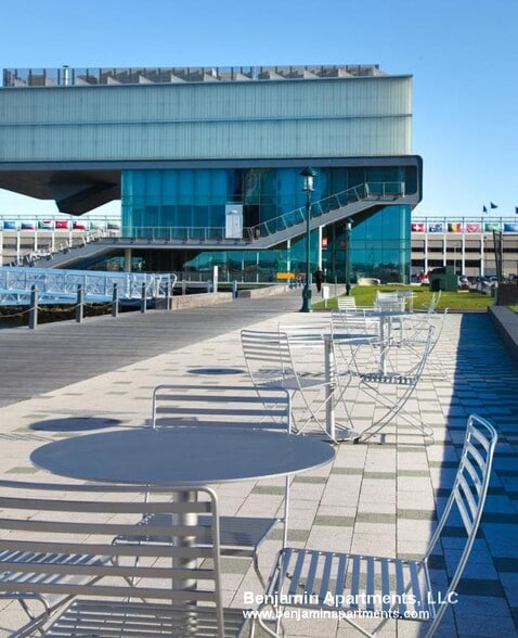 Building Photo - 320 D St