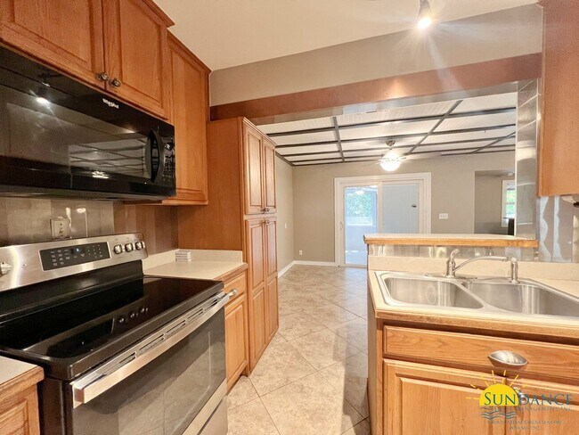 Building Photo - Beautifully Updated Home in Central Fort Walton Beach!