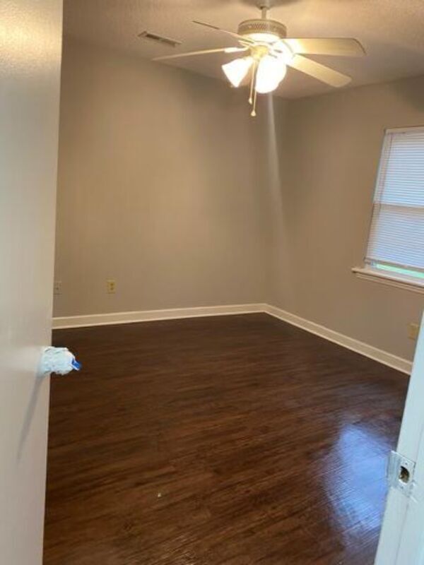 Building Photo - 1326 Maple St